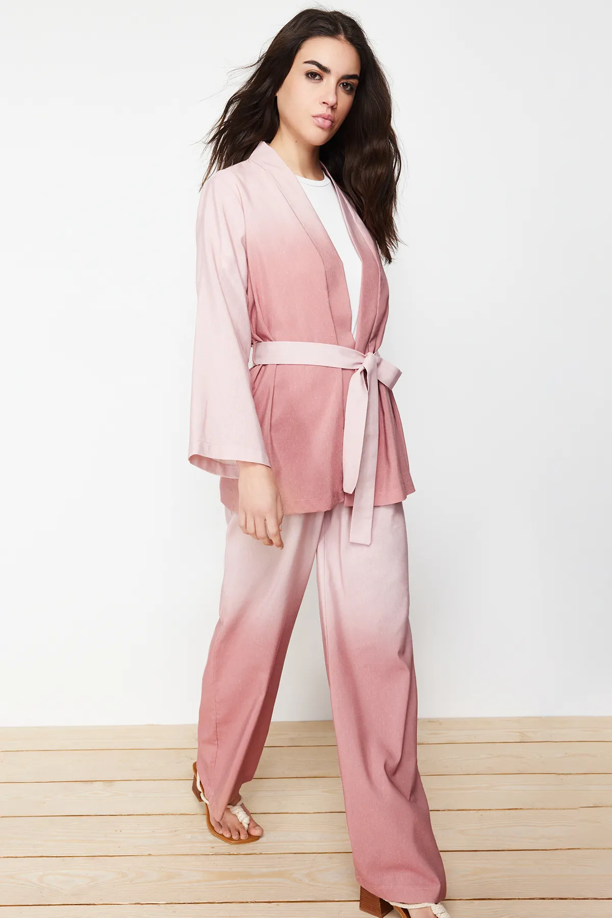 Trendyol Modest  Set aus gewebten Kimono-Hosen und Oberteilen in Lila in Leinenoptik TCTSS24US00025