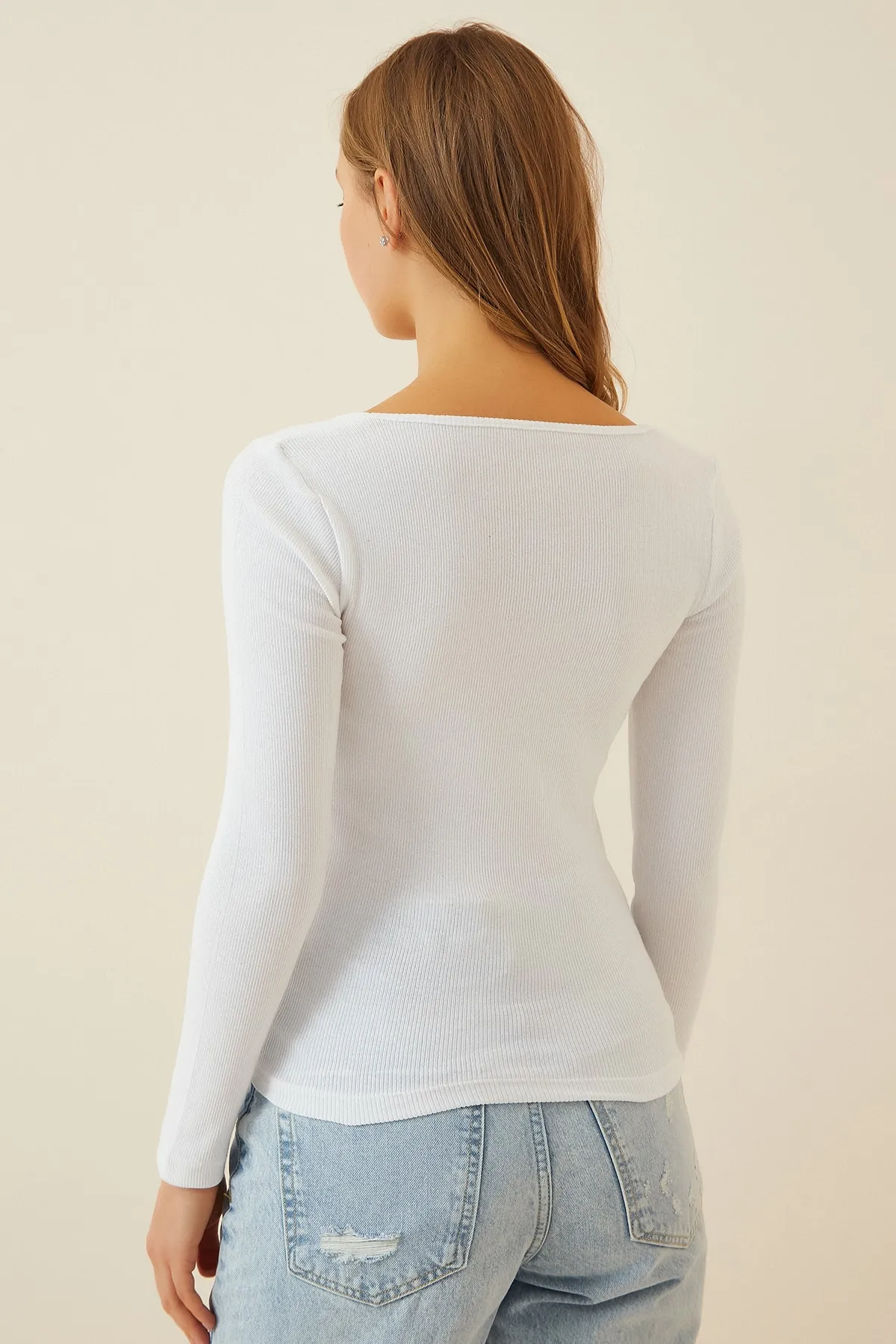 Happiness İstanbul  Weiße schnurgebundene Strickbluse für Damen mit herzförmigem Ausschnitt GT00100
