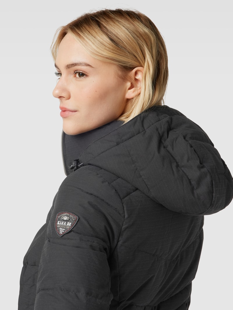 Steppjacke in Überlänge in schwarz