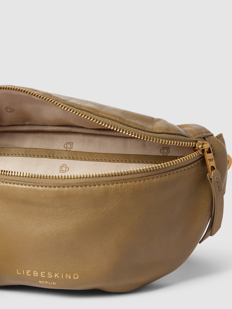 Crossbody Bag aus Leder Modell 'Tavia' in schlamm