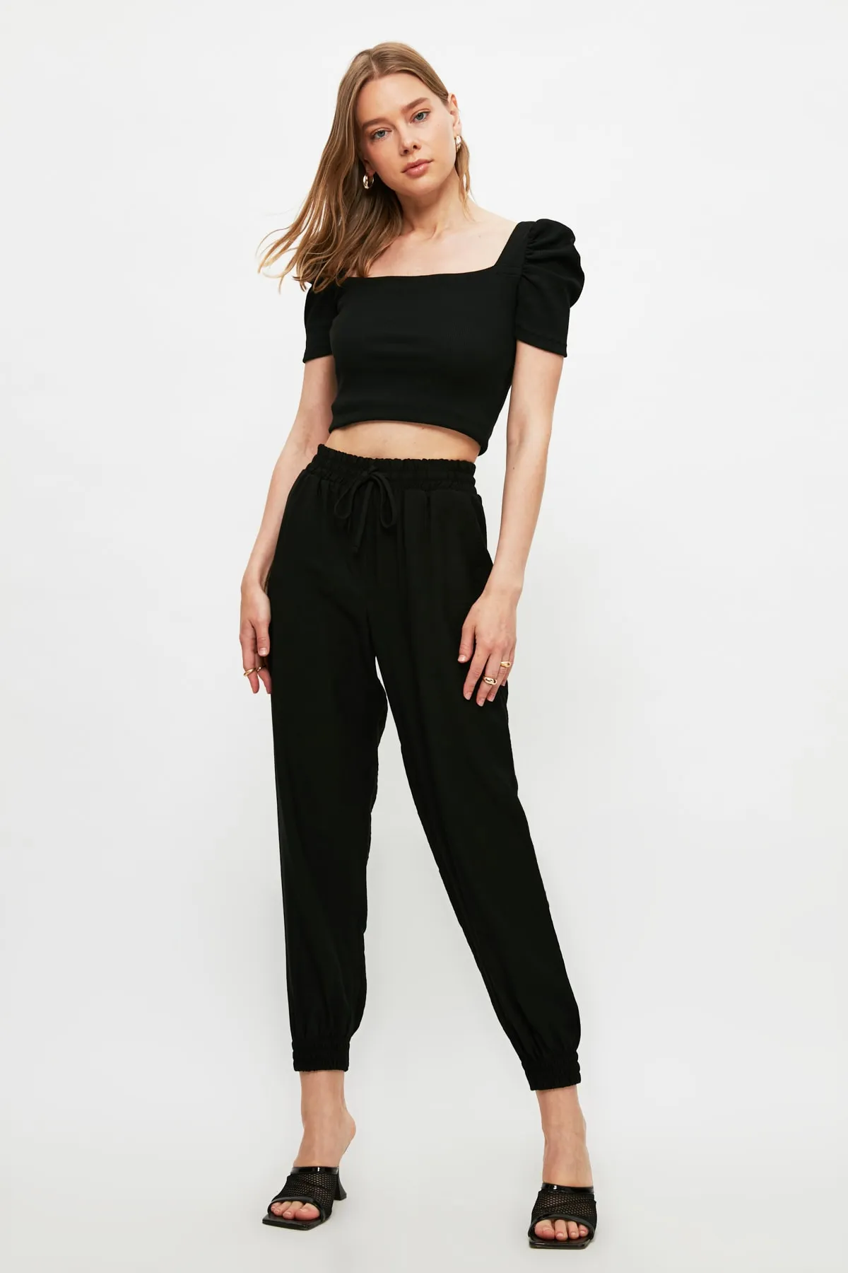 Trendyol Collection  Schwarze Jogger-Webhose mit elastischem Bund TWOSS20PL0129