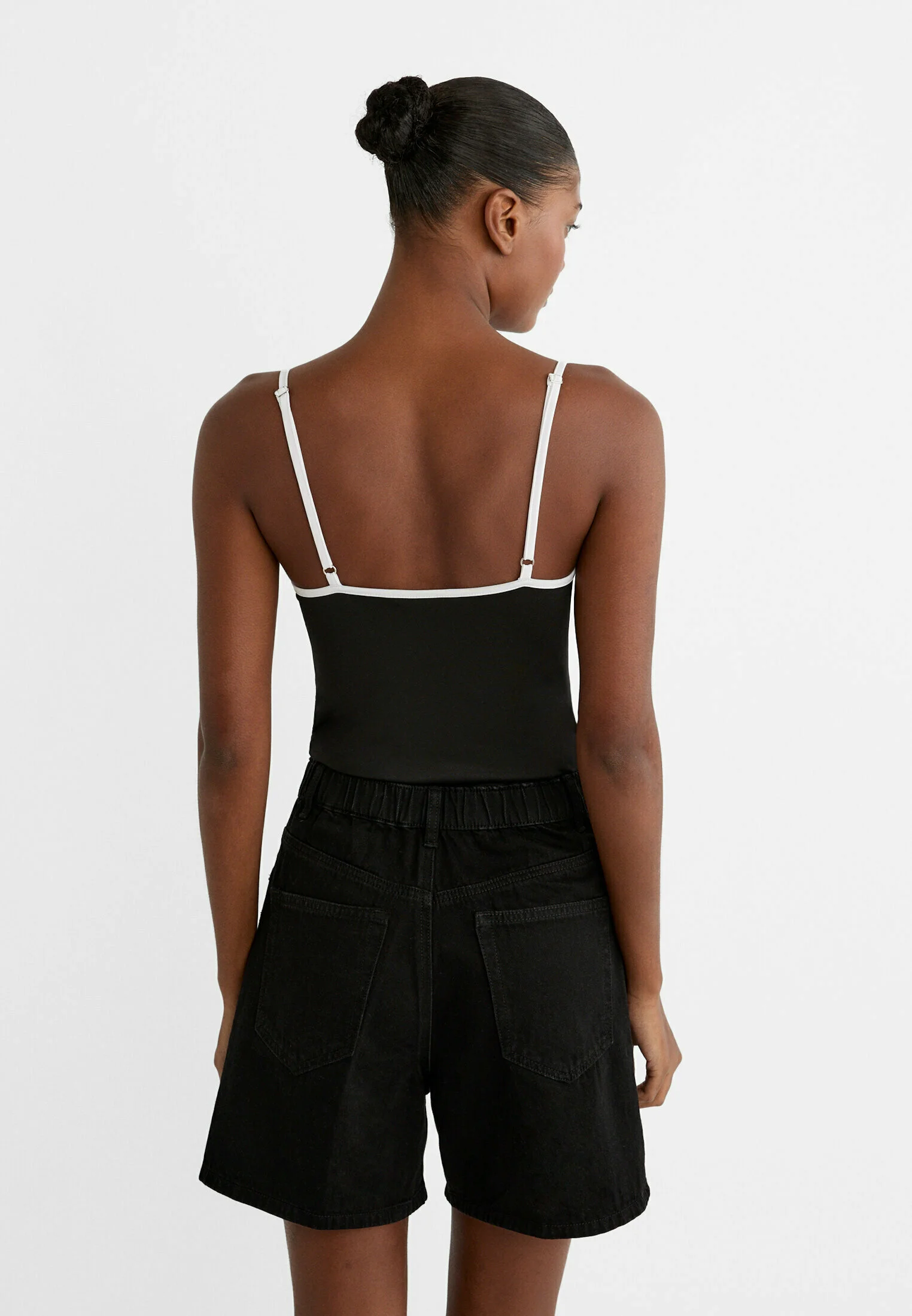 Stradivarius PLEATED BAGGY - Pantalones cortos vaqueros