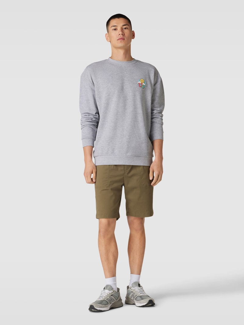 Bermudas mit Label-Patch in olivgrün