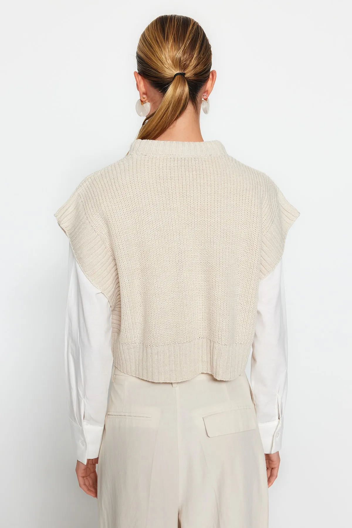 Trendyol Collection  Stone Crop Strickpullover mit Rundhalsausschnitt TWOAW24SV00005