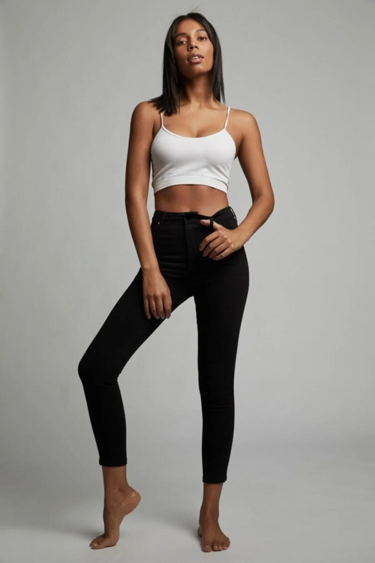 byhaziran butik  Lichtechte schwarze Jeans mit hoher Taille und schmaler Passform