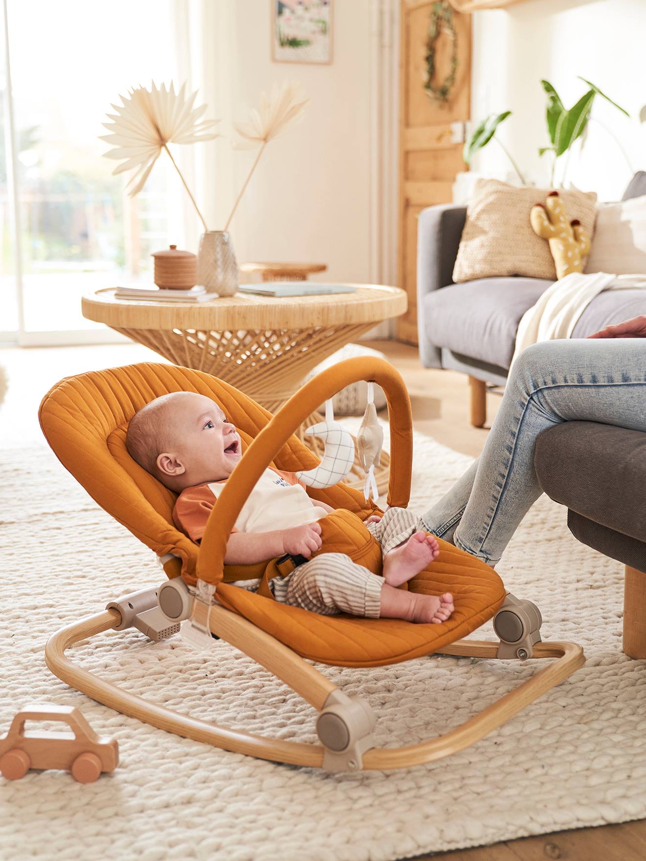 Vertbaudet Babywippe mit Spielbogen BABYDREAM - senfgelb