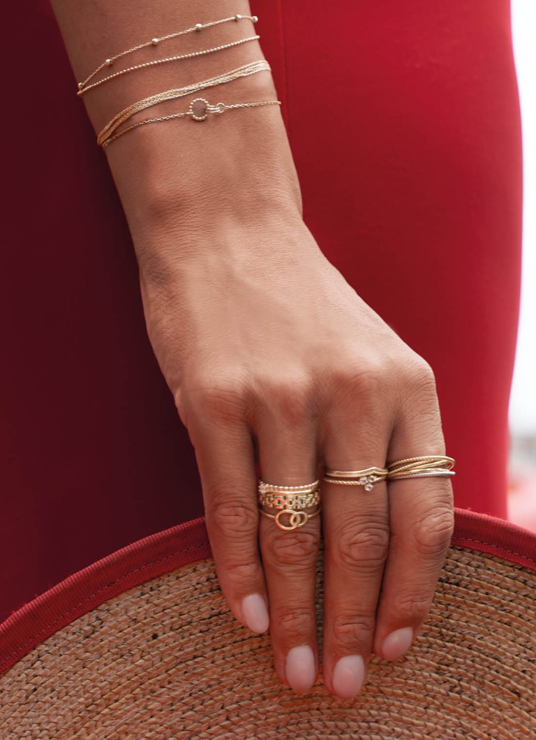Jackie 14K Gold Giro Doppio Circle -sormus 14 karaatin keltakultaa