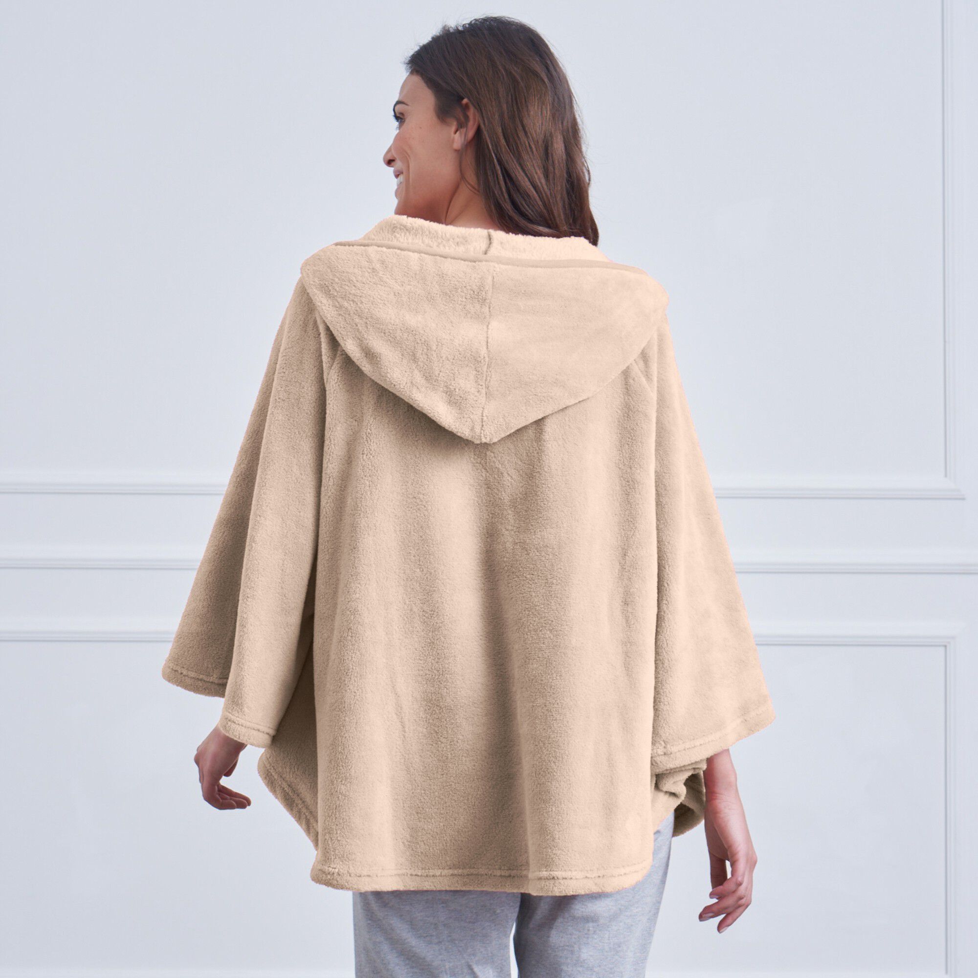 Poncho à capuche, maille polaire toucher peluche