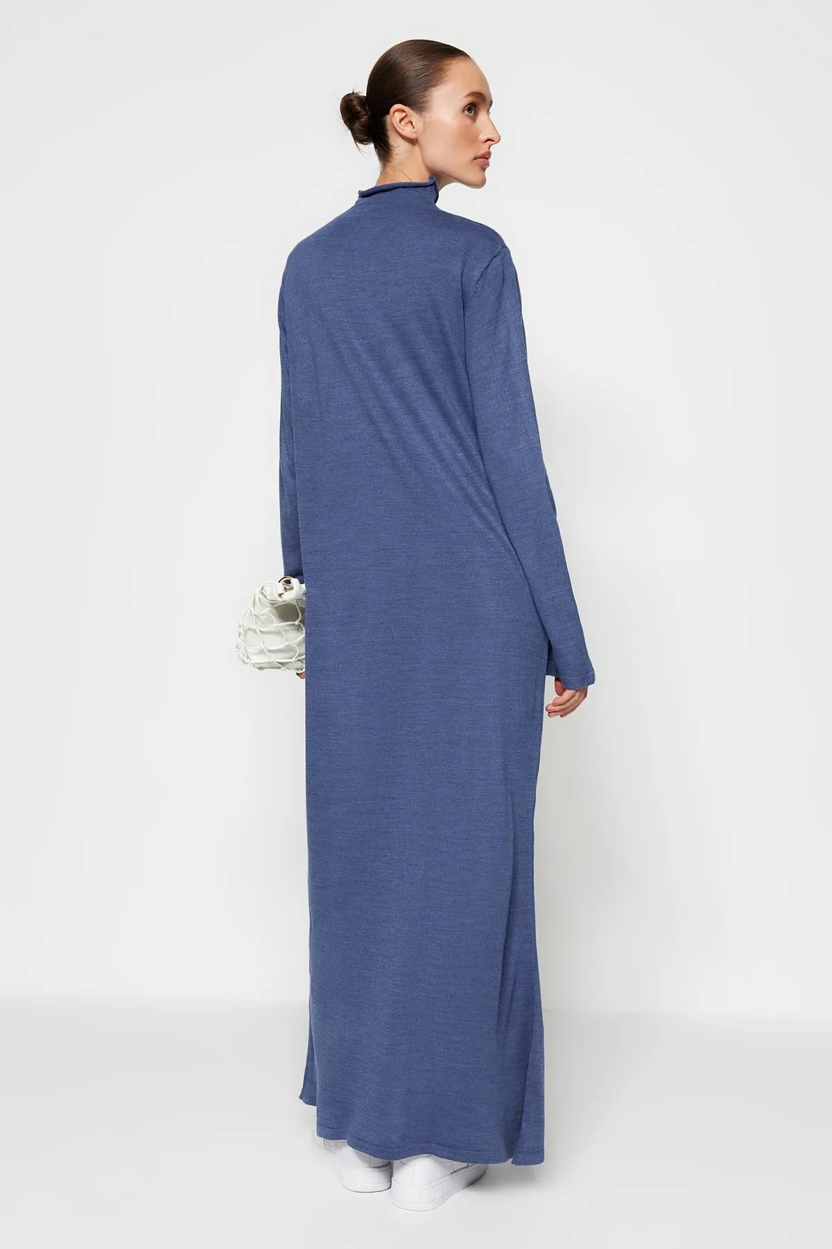Trendyol Modest  Marineblaues Rollkragen-Strickkleid TCTAW23EB00001
