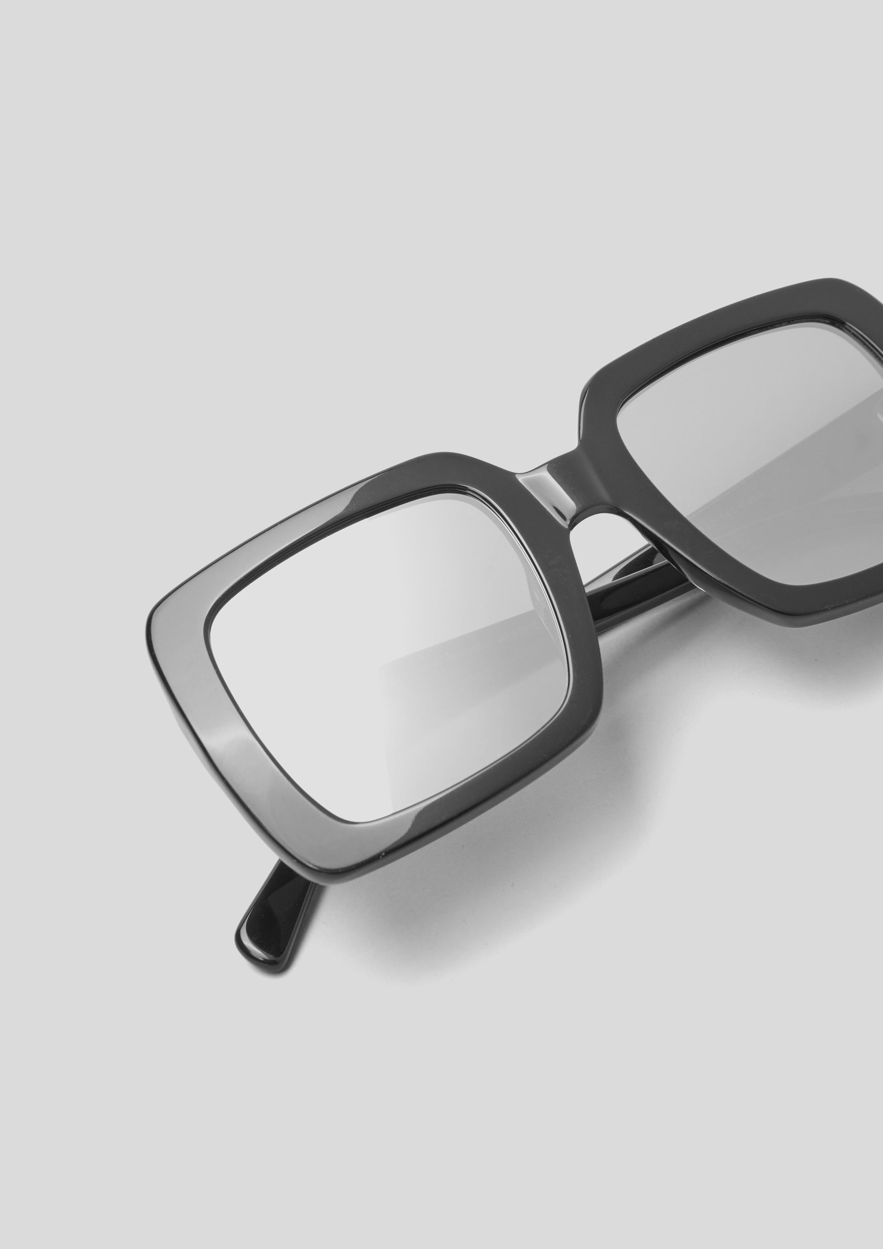 Sonnenbrille mit eckigen Gläsern  144.120.141.98537-600