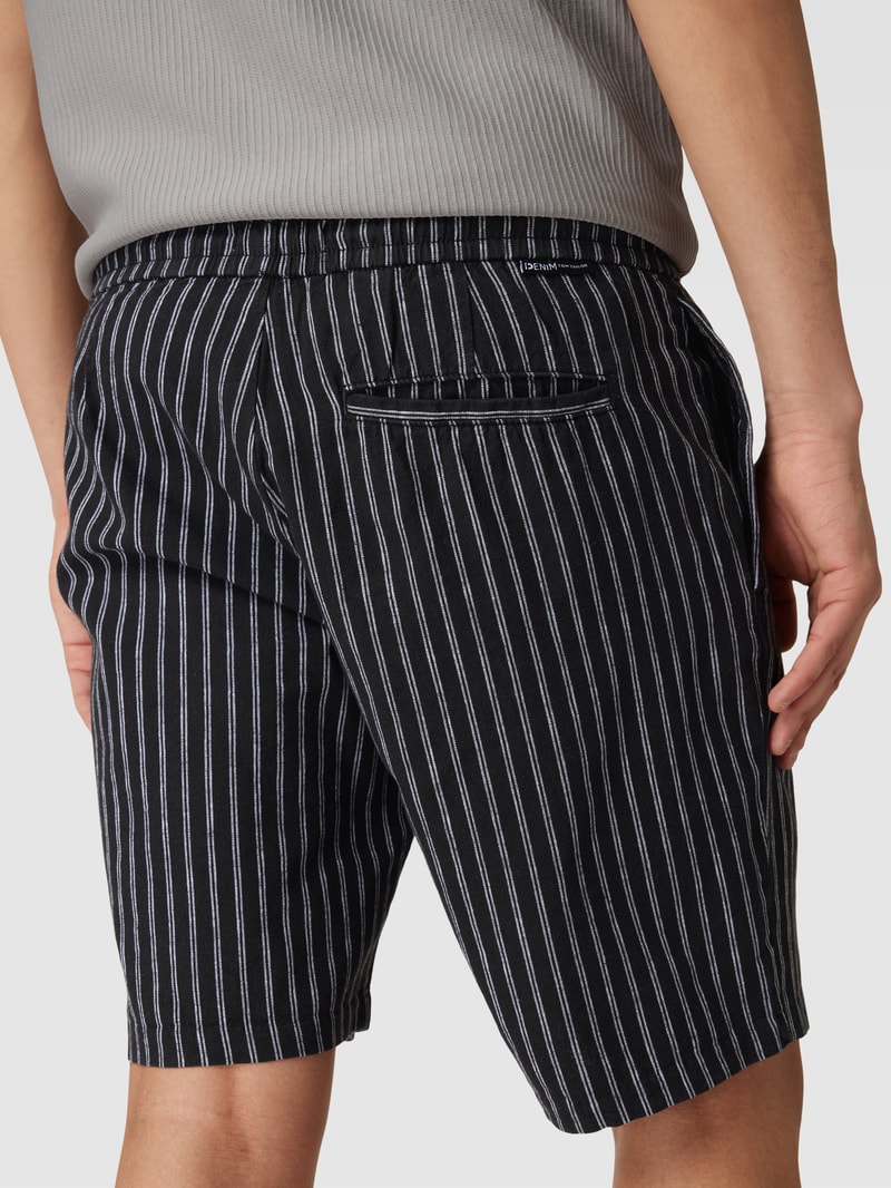 Regular Fit Bermudas mit Streifenmuster in schwarz