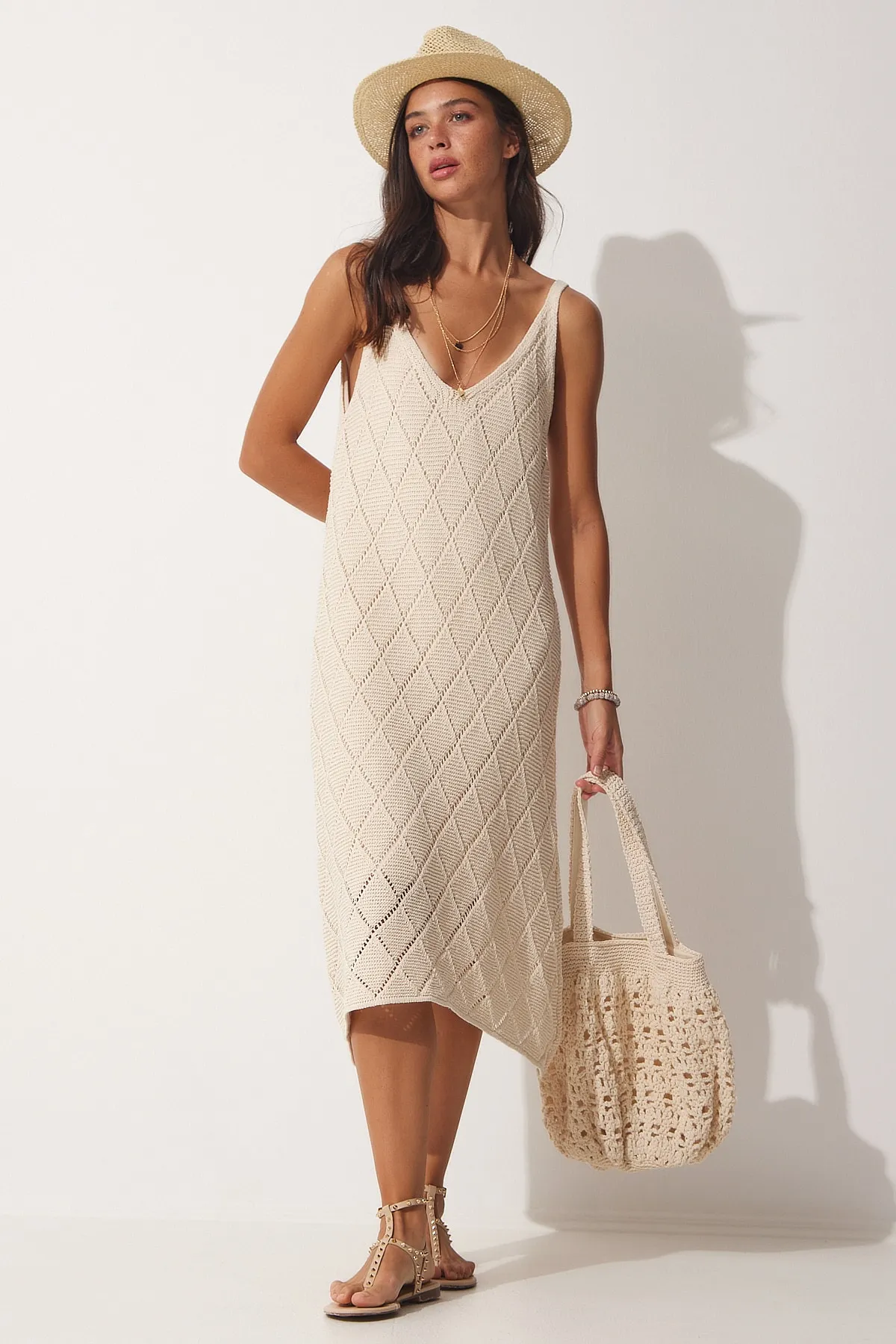 Happiness İstanbul  Cremefarbenes, durchbrochenes Sommerstrickkleid mit Trägern und V-Ausschnitt für Damen NF00049
