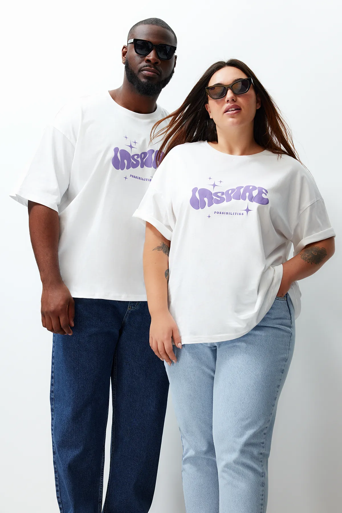 Trendyol Curve  Ecru Unisex-Übergröße, bequemes Paar-Strick-T-Shirt aus 100 % Baumwolle TBSSS24BF00033