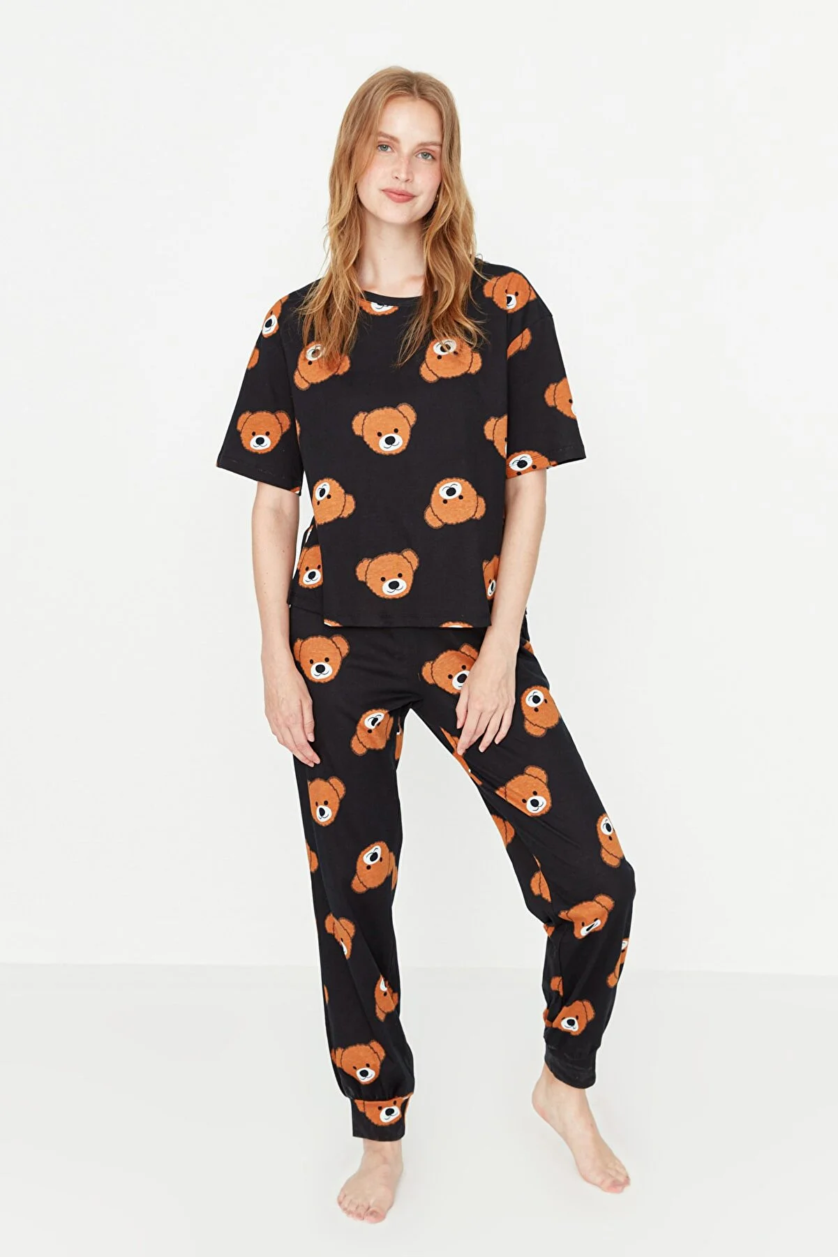 Trendyol Collection  Schwarzes Strick-Pyjama-Set aus 100 % Baumwolle mit Teddybär-Muster, T-Shirt und Hose THMSS21PT0195