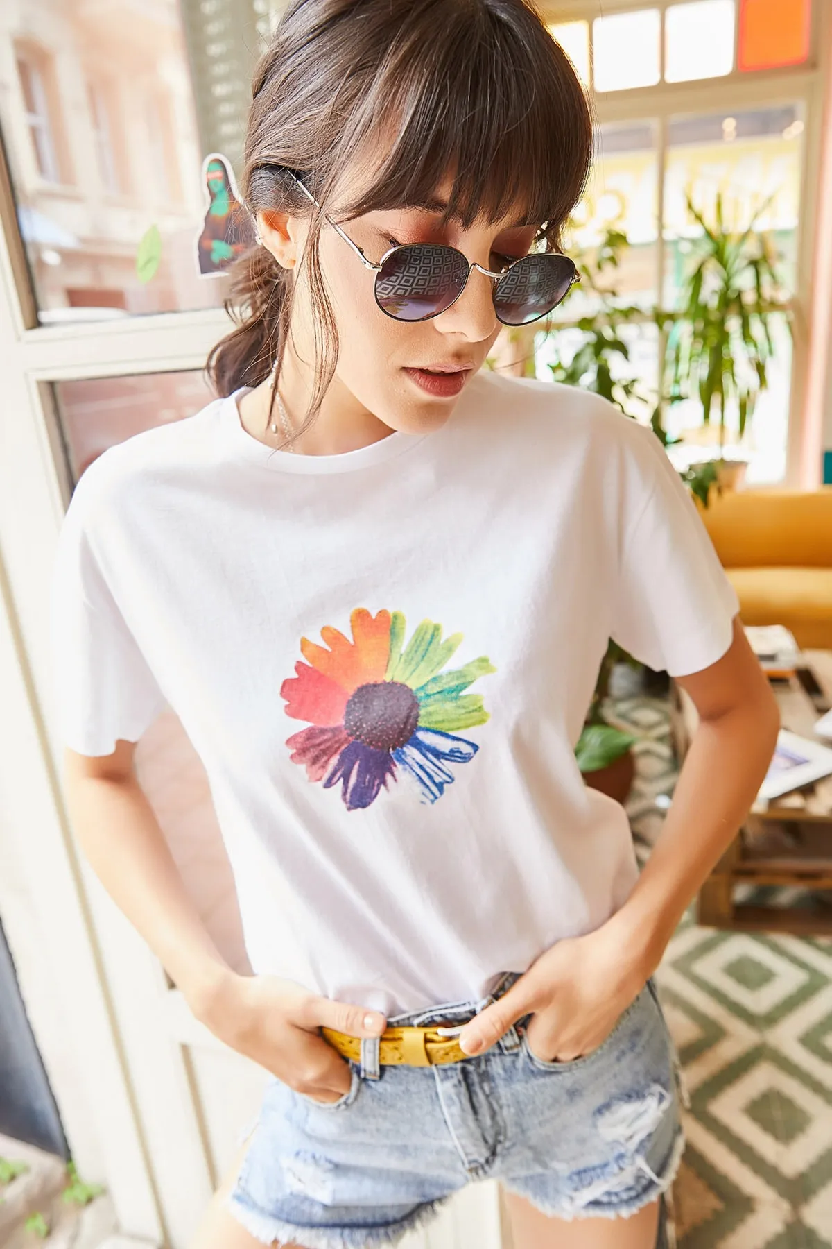 Olalook  Weißes Damen-T-Shirt mit Blumenmuster TSH-19000320