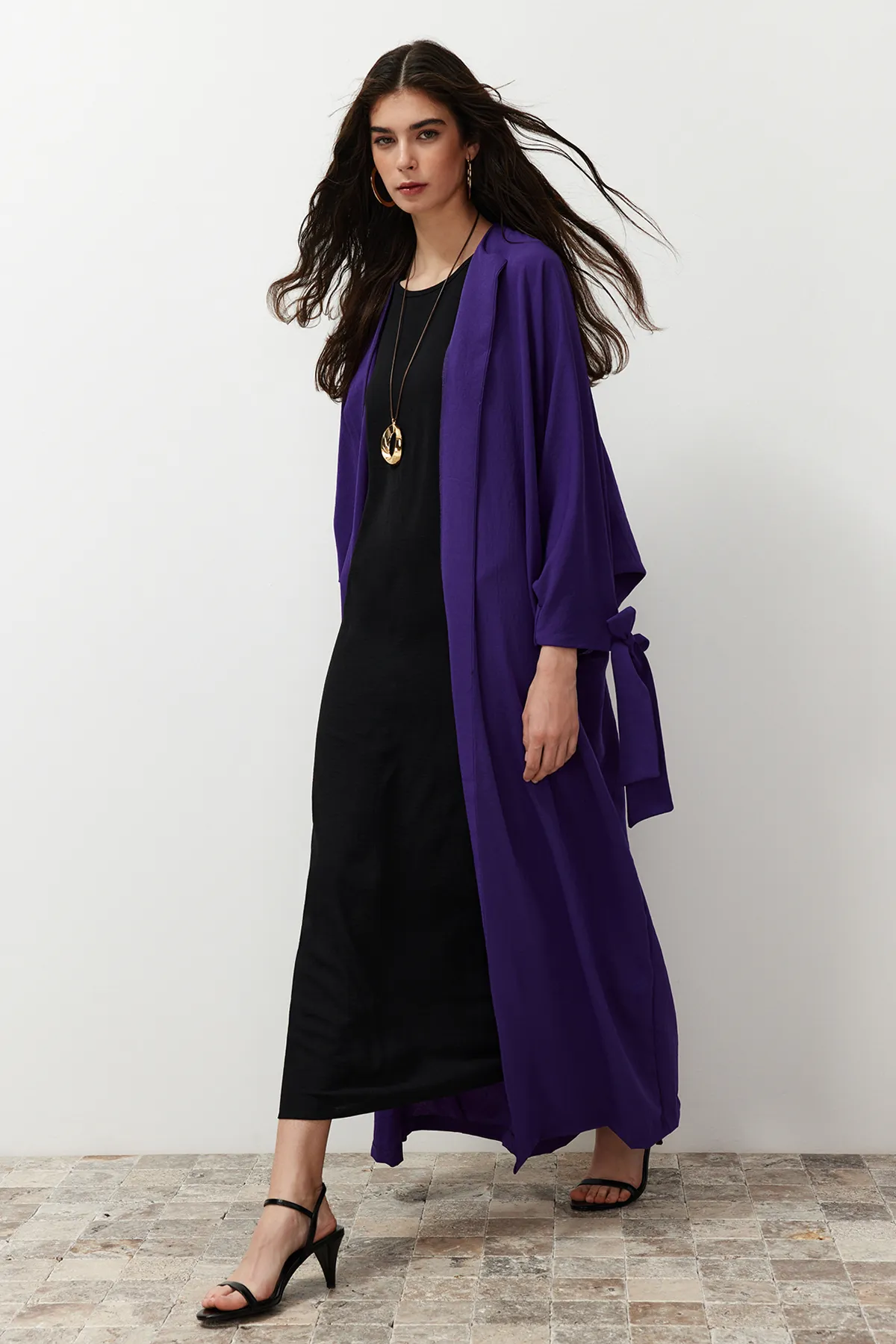 Trendyol Modest  Lila, bequemer Schnitt, gewebte Aerobin-Langmütze & Ferace & Abaya TCTSS24KK00005