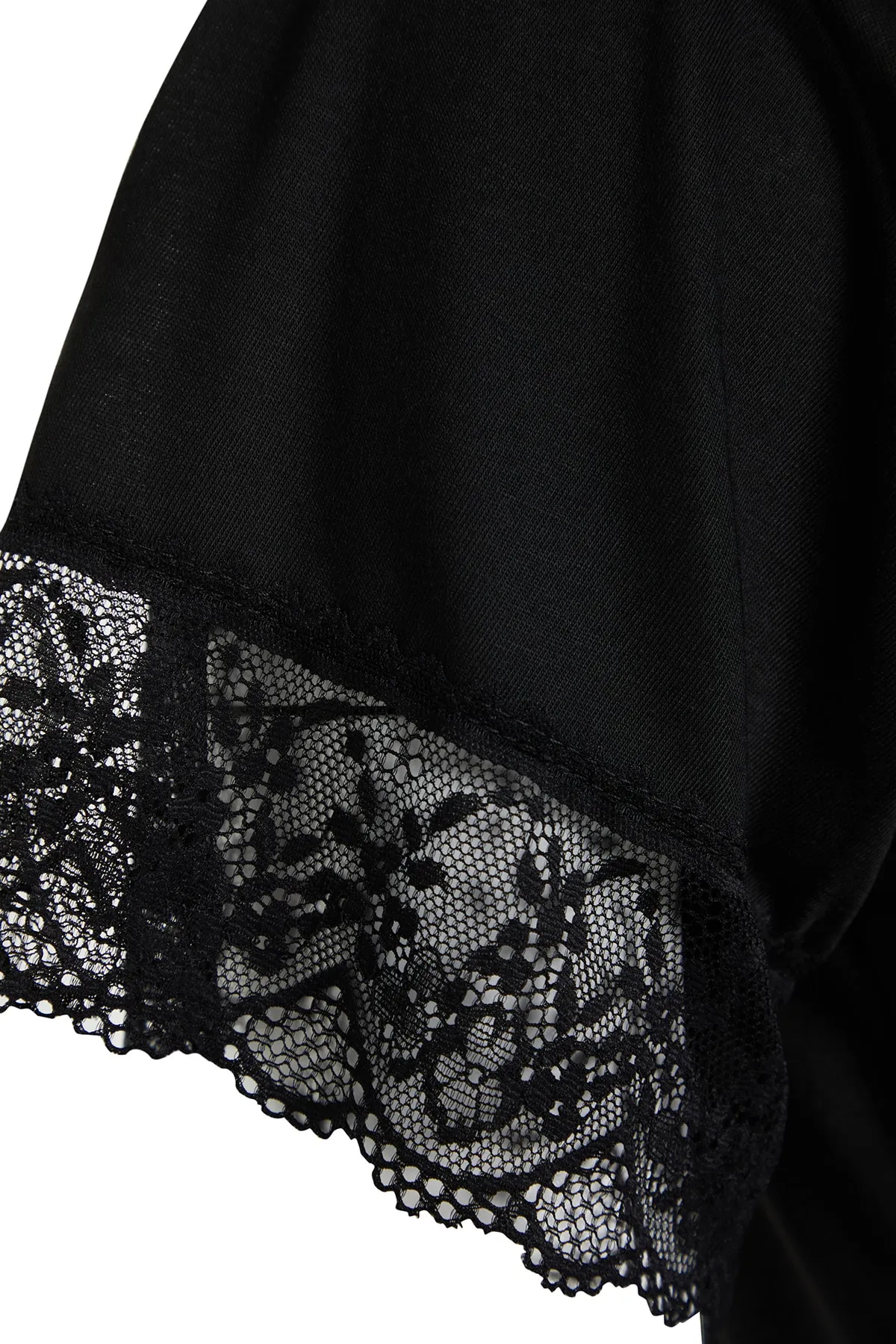 Trendyol Curve  Gestricktes Pyjama-Set aus schwarzer Spitze TBSSS22PT0623