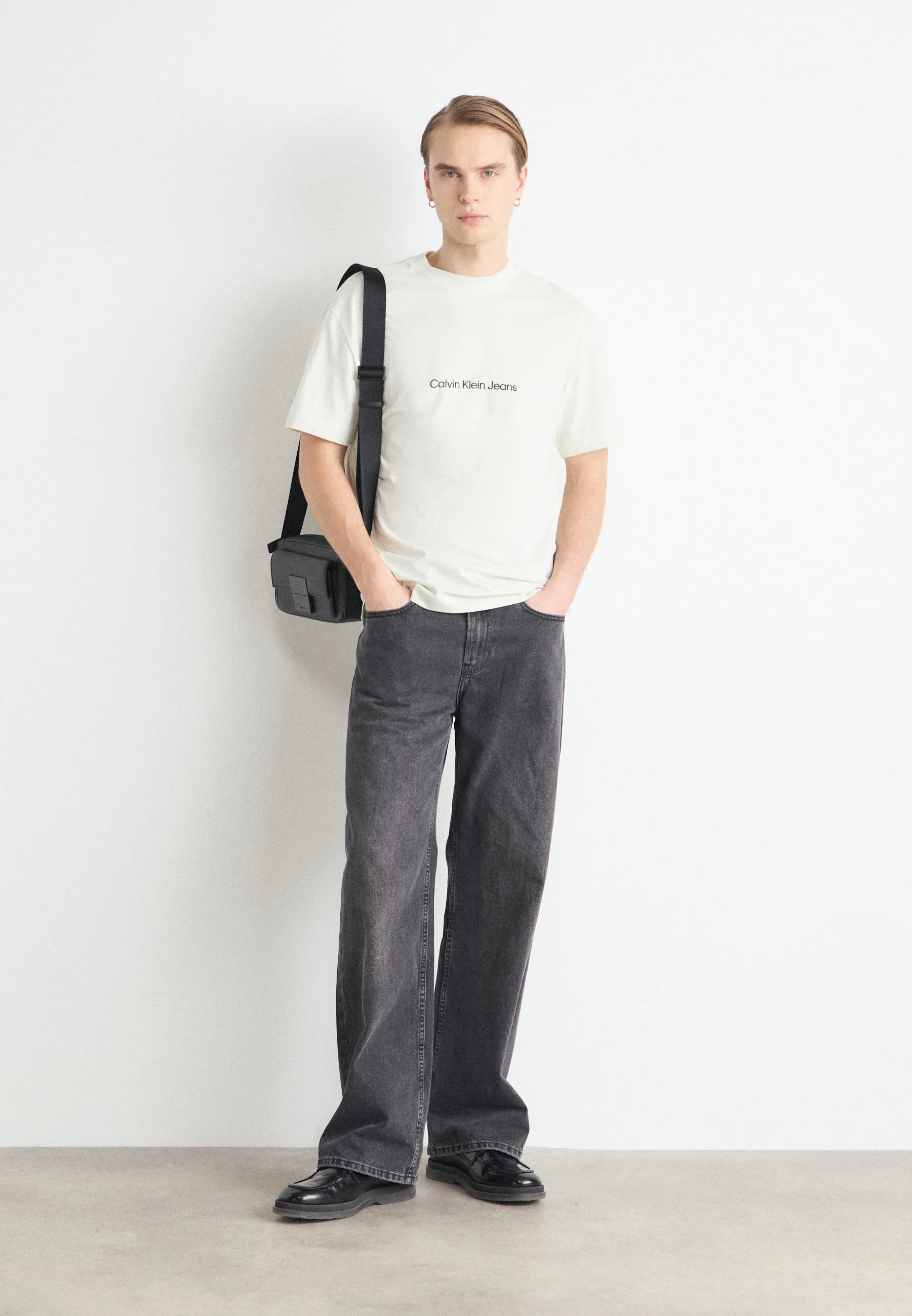 Calvin Klein Jeans SQUARE FREQUENCY LOGO TEE - Camiseta con estampado