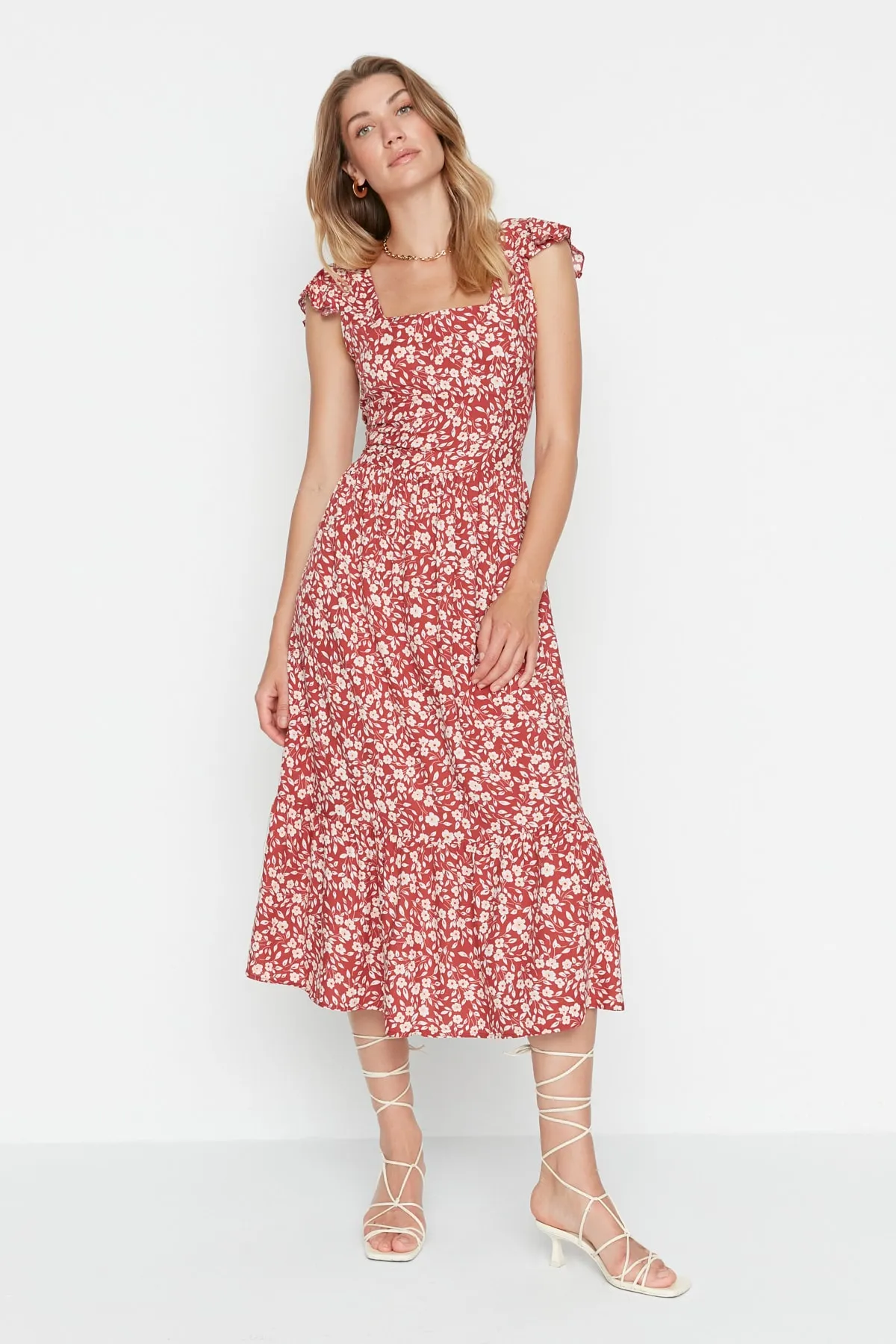 Trendyol Collection  Gefliestes A-Linien-Kleid aus Viskose mit Blumendruck und quadratischem Ausschnitt TWOSS20EL3331