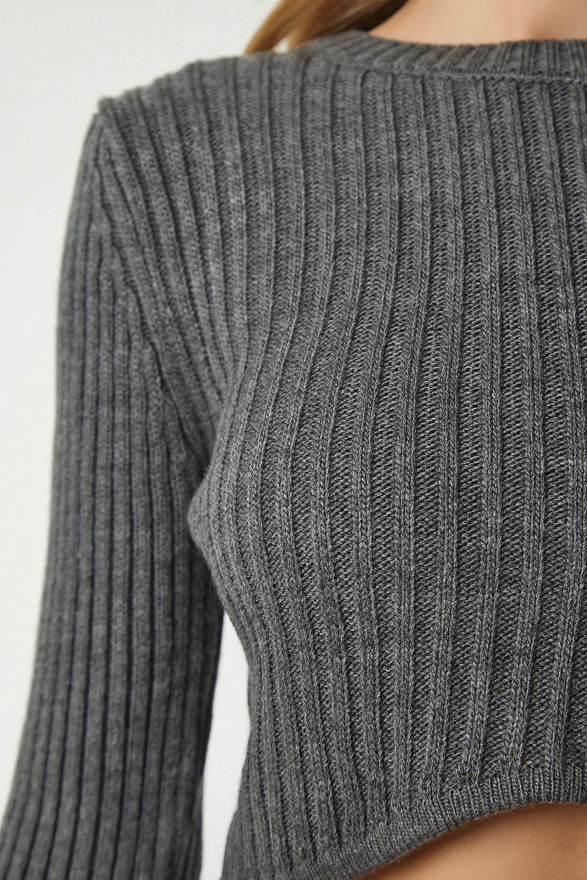 Happiness İstanbul  Damen Strickwaren-Set mit geripptem Kurzrock in Dunkelgrau PF00020