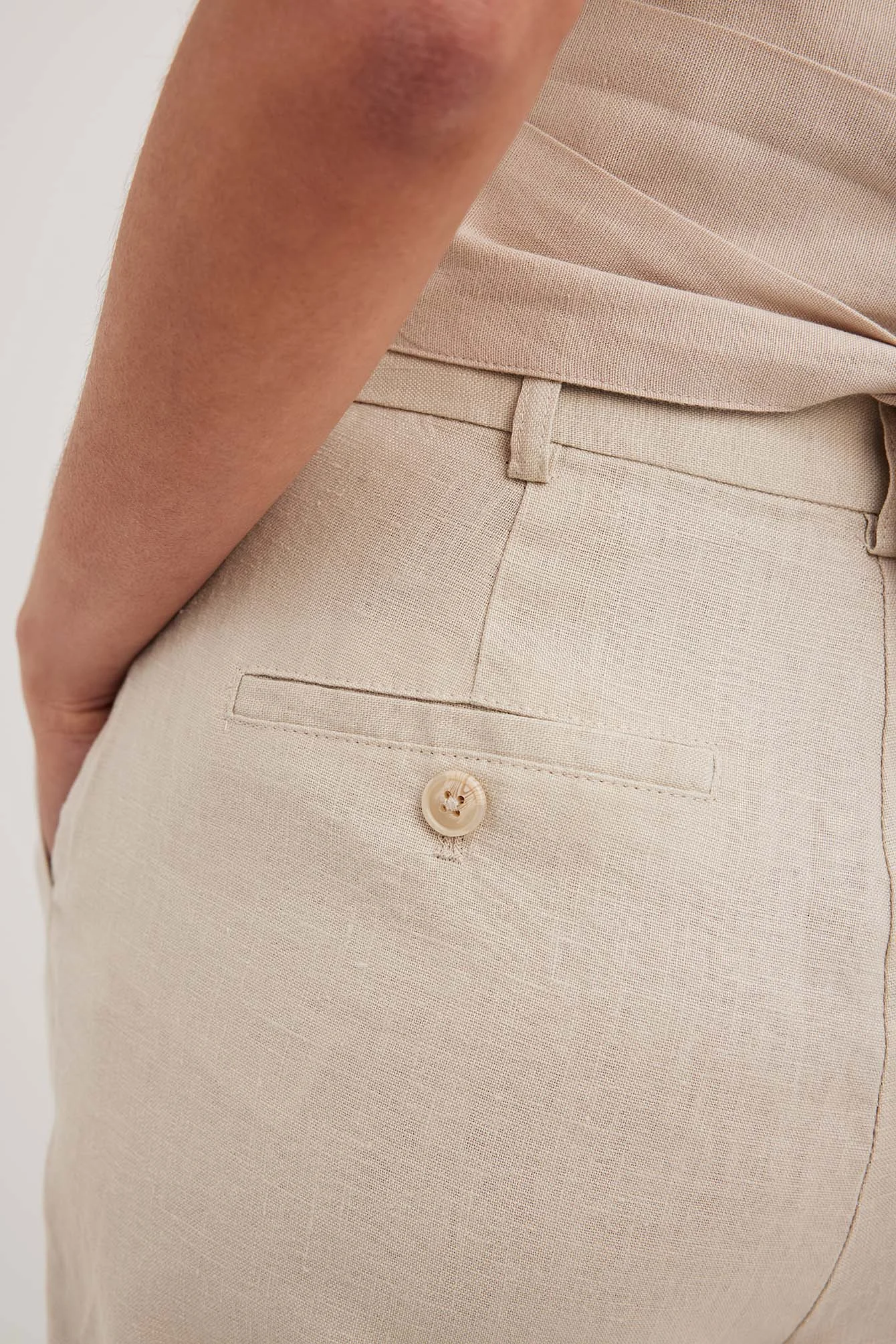 Leinenhose mit weiten Beinen