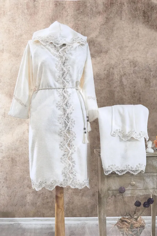 FAVORA  Bademantel-Set „Milan“ aus französischer Spitze für die Braut – Creme