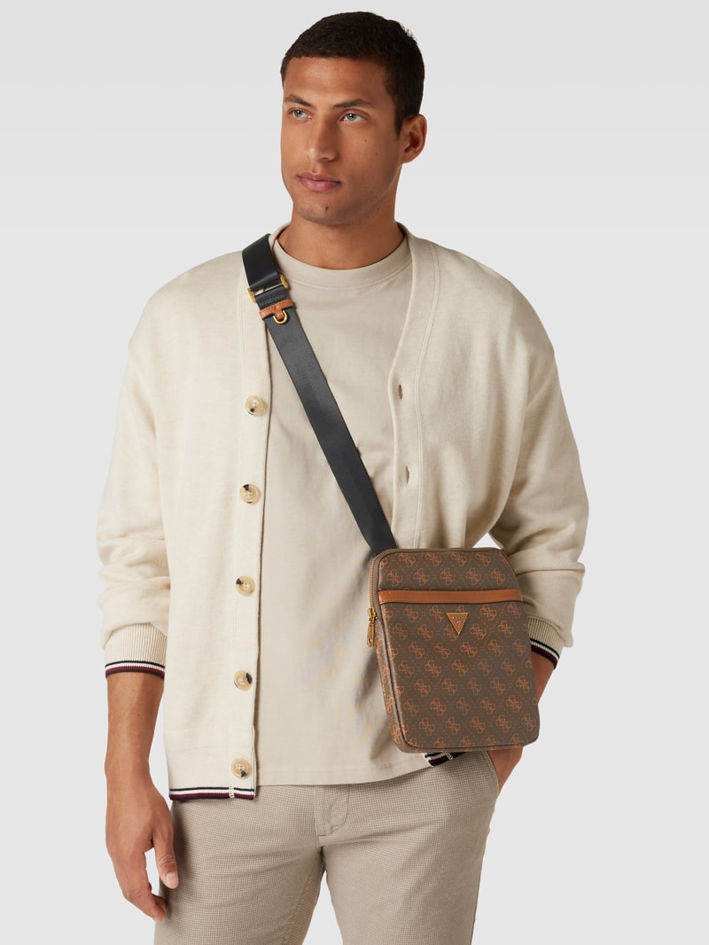 Umhängetasche mit Allover-Logo in cognac