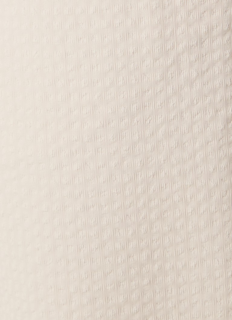 Pantaloni OLAF seersucker, talie medie, croială mulată.