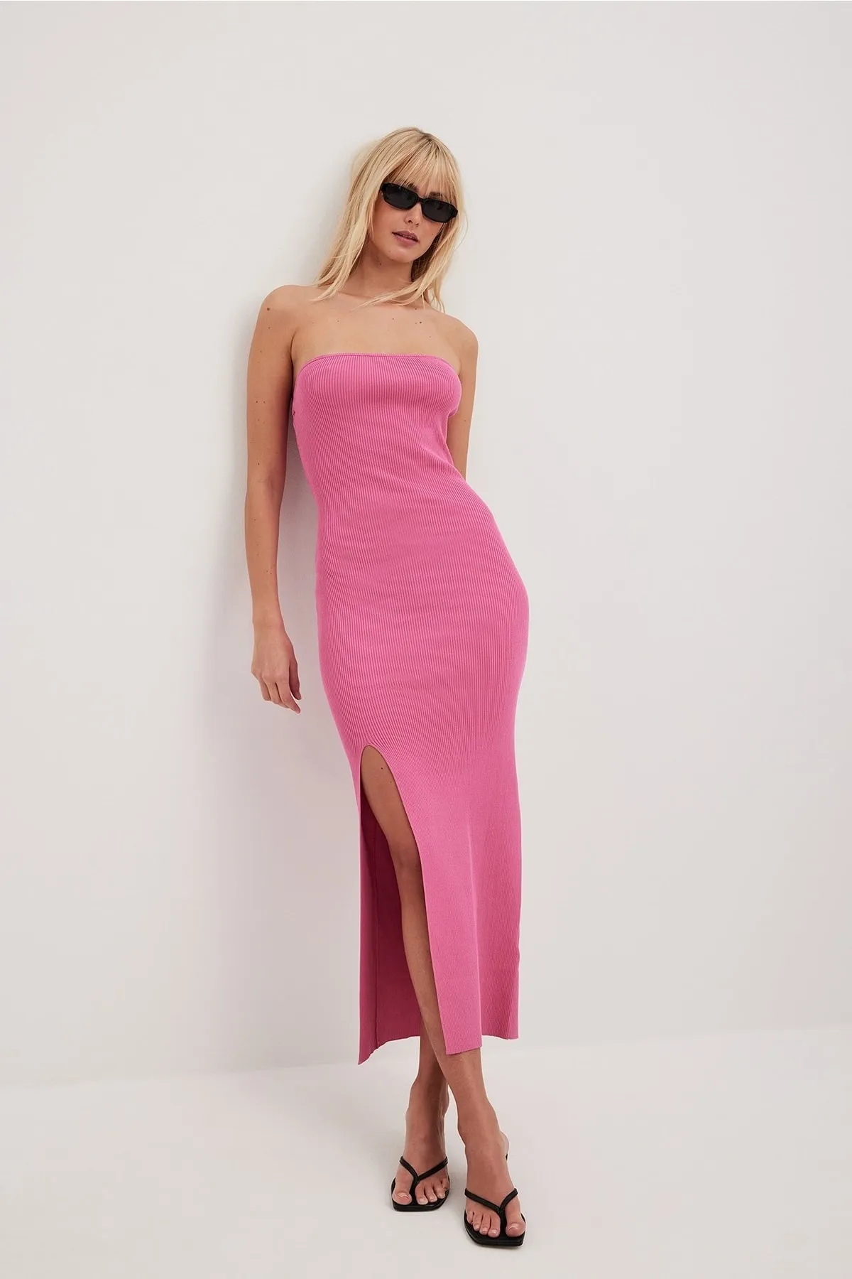 NA-KD  Fein gestricktes Schlauchkleid mit hohem Schlitz