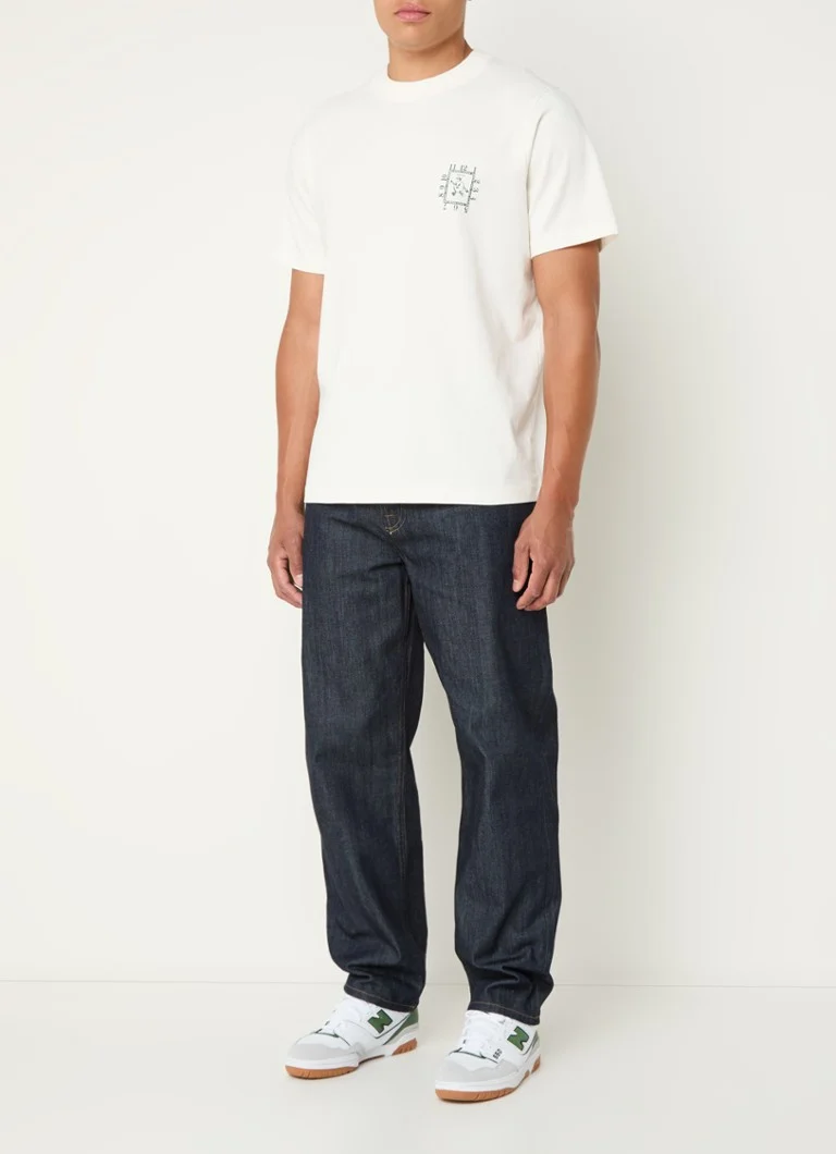 Tricou Bram's Fruit cu logo și imprimeu pe spate.