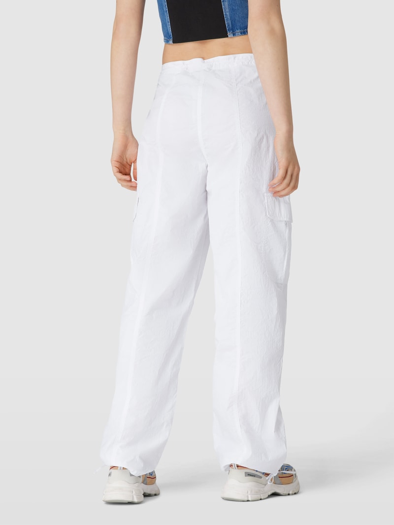 Cargohose mit Cargotaschen in weiss