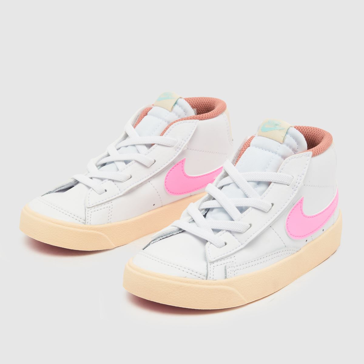 Belo-roza blazer Nike srednje velikosti 77 za malčke