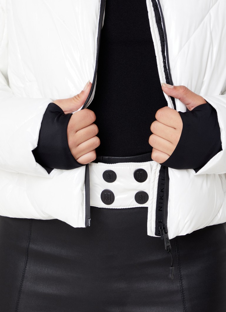 NIKKIE Uri Steppjacke mit Reißverschlusstaschen und glänzendem Finish