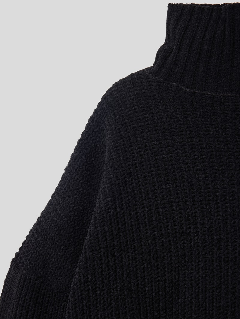 Strickpullover mit Stehkragen in schwarz
