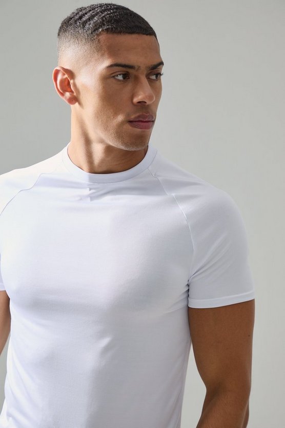 Man Active Lightweight Essentials Fitness Muscle-Fit T-Shirt