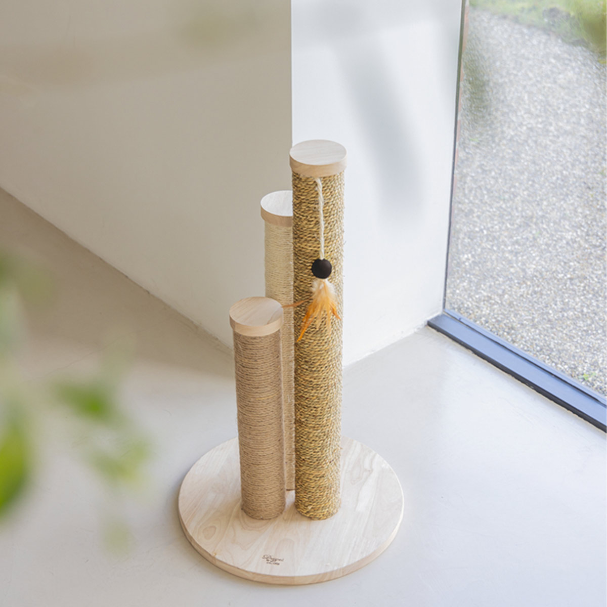 Designed by Lotte Holz Kratzstamm Willa kaufen