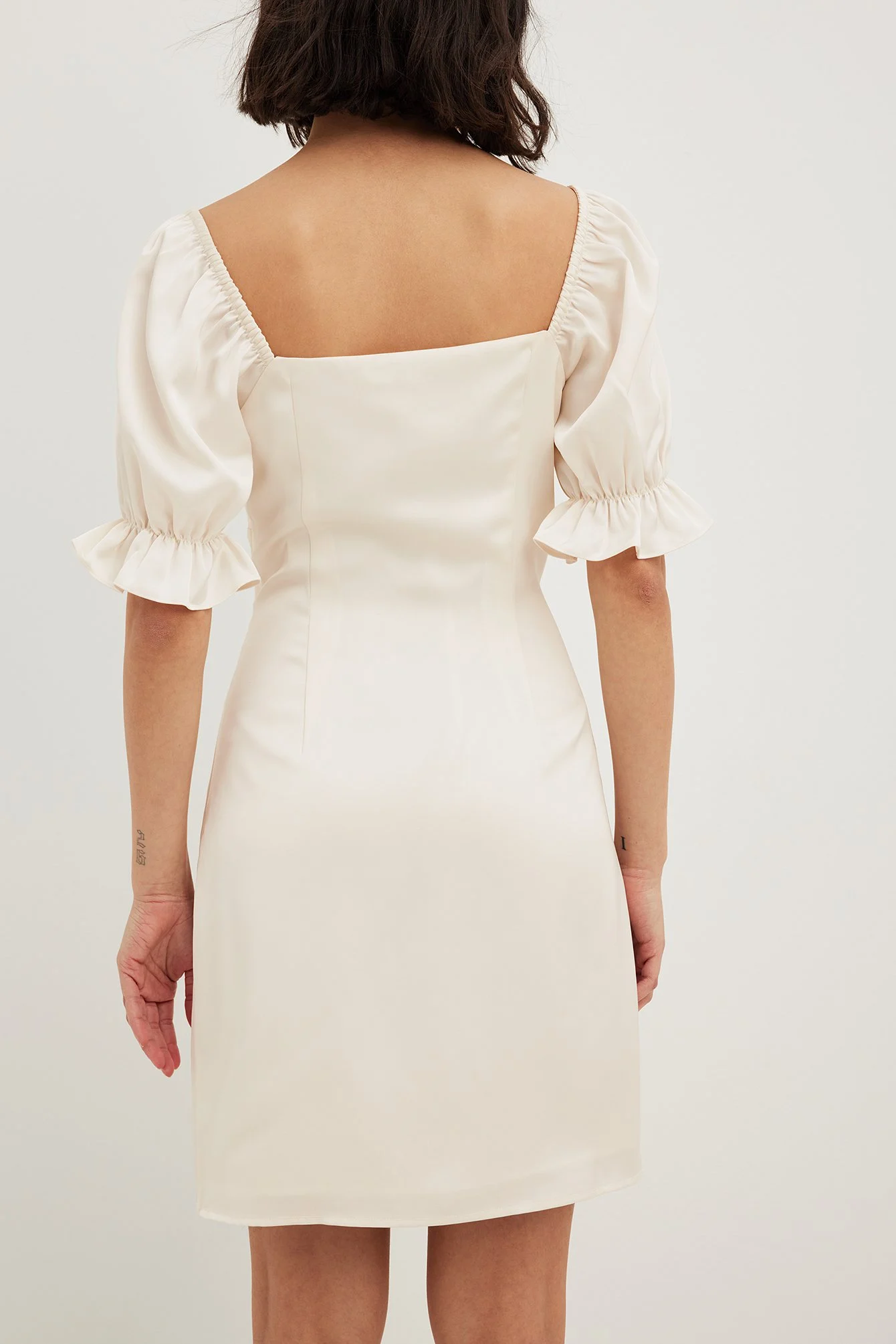 Minikleid mit geraffter Brust und Schlitz