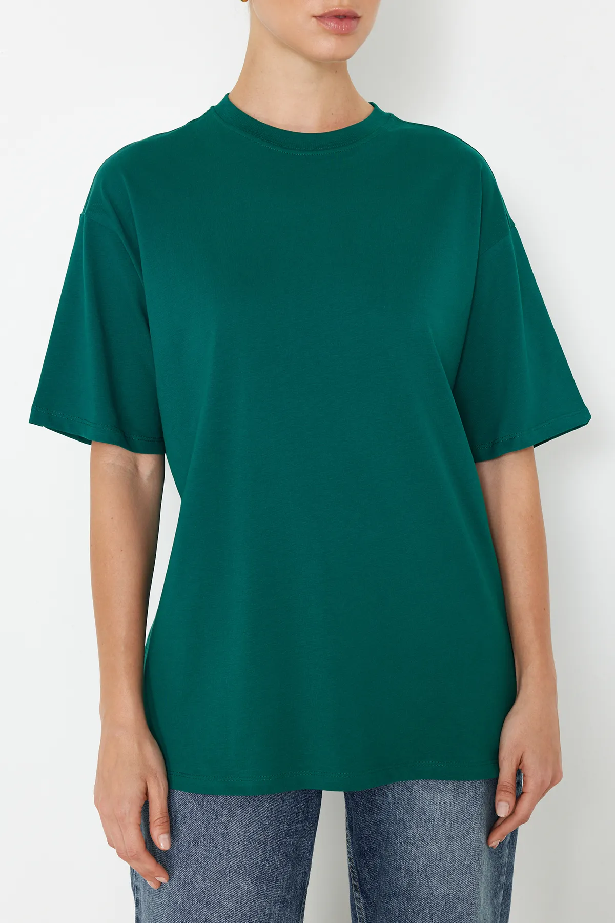 Trendyol Collection  Smaragdgrünes, 100 % Baumwolle, Premium-Übergröße/weite Passform, Rundhalsausschnitt, Strick-T-Shirt TWOSS23TS00040