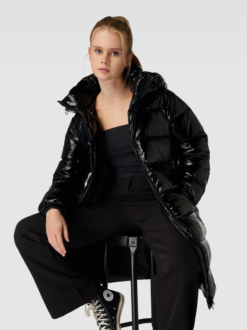 Steppmantel mit Kapuze in black