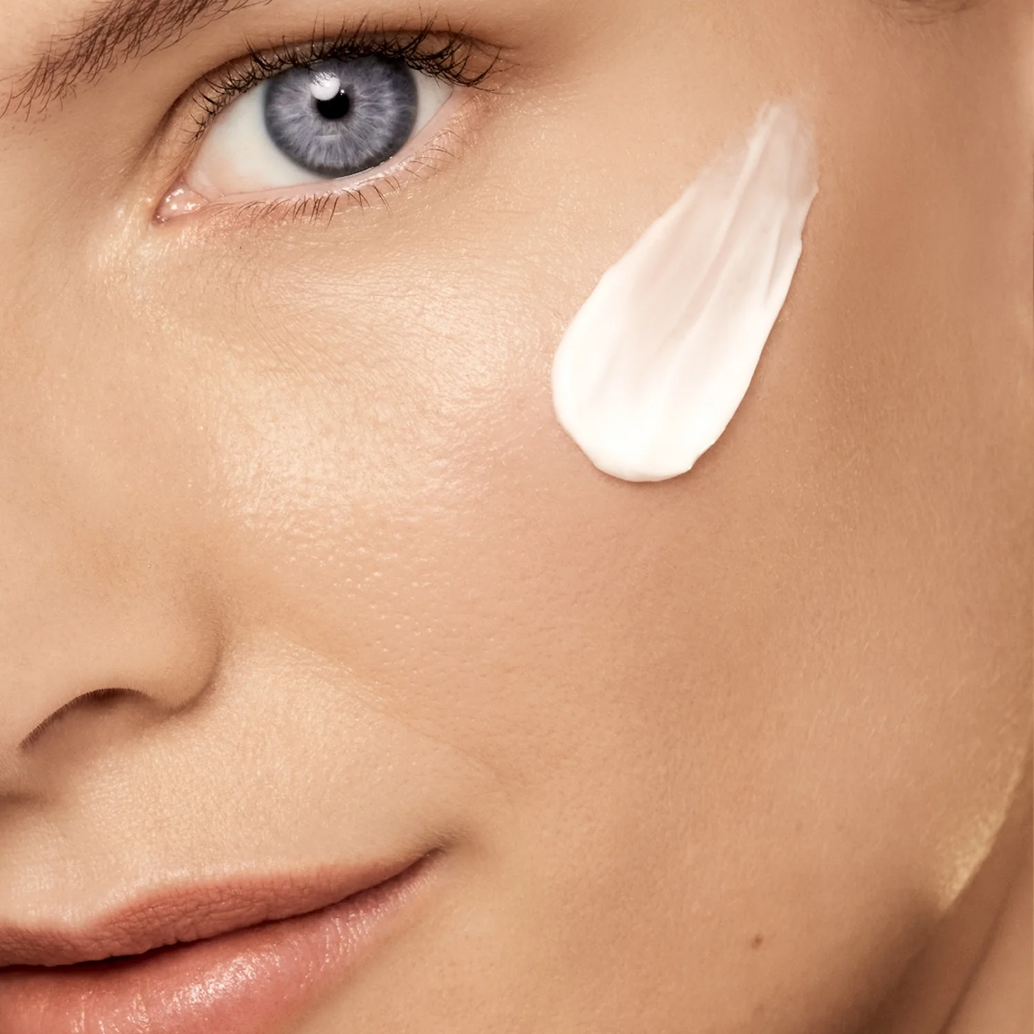 RE-NUTRIV Ultimate Diamond Sculpted Transformation Creme - 24-timers global effekt ansigtsbehandling, 24-timers anti-rynke ansigtsbehandling, 24-timers løftende ansigtsbehandling, 24-timers lysnende ansigtsbehandling