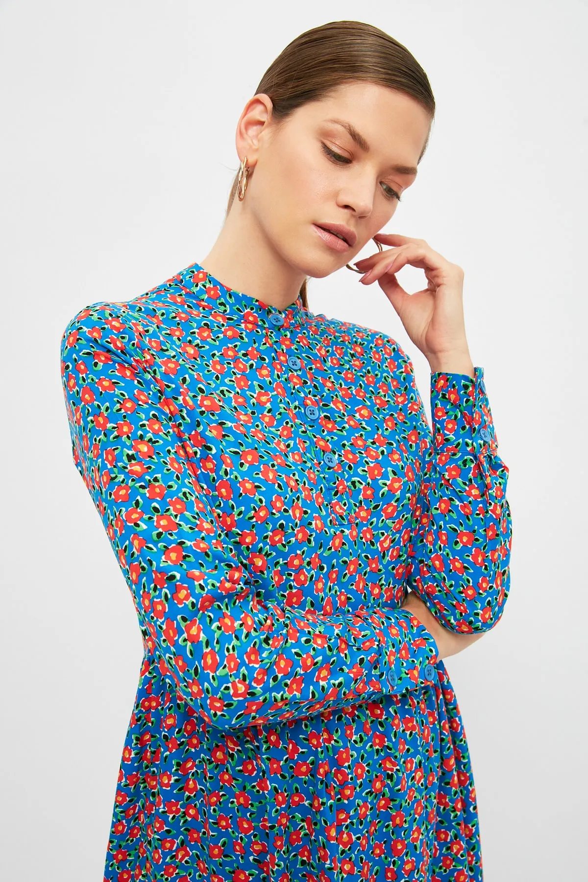 Trendyol Modest  Blaues, gewebtes Kleid mit Blumenmuster und weiter Passform TCTSS21EL4051
