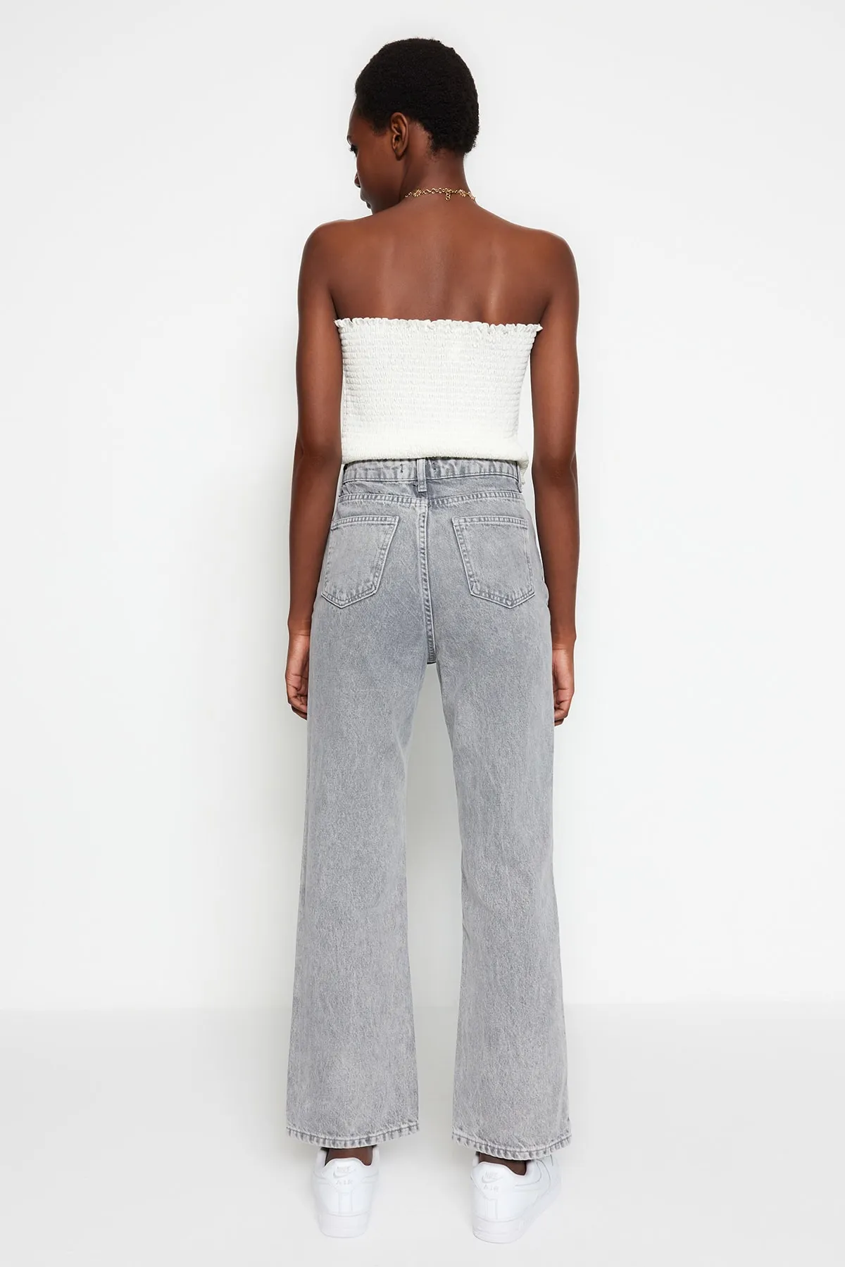 Trendyol Collection  Graue, lange, gerade Jeans mit hoher Taille TWOAW22JE0248