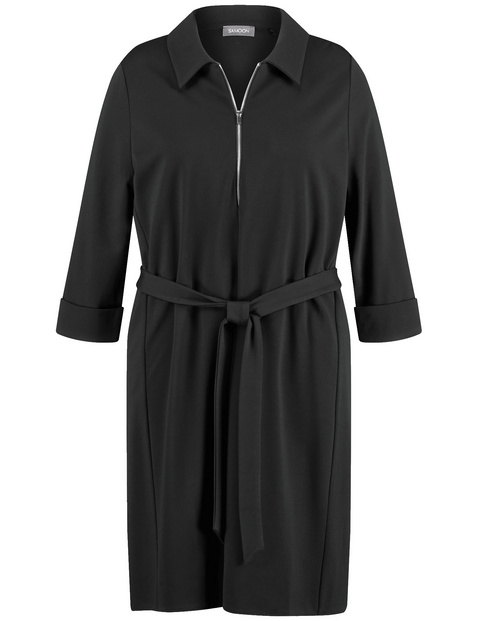 Knieumspielendes Kleid mit Bindegürtel