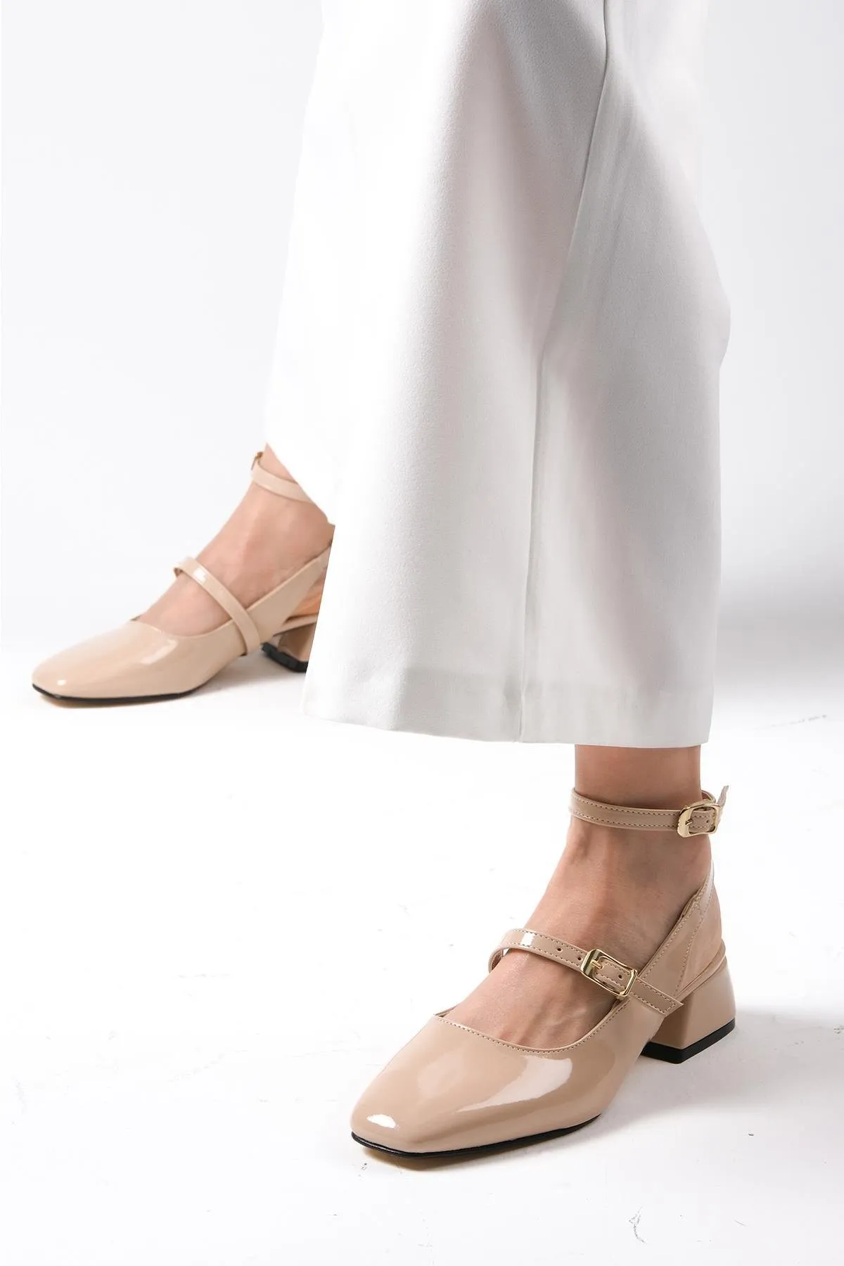 Mio Gusto  Audrey nackte Damenschuhe aus Lackleder mit offenem Rücken und kurzem Absatz