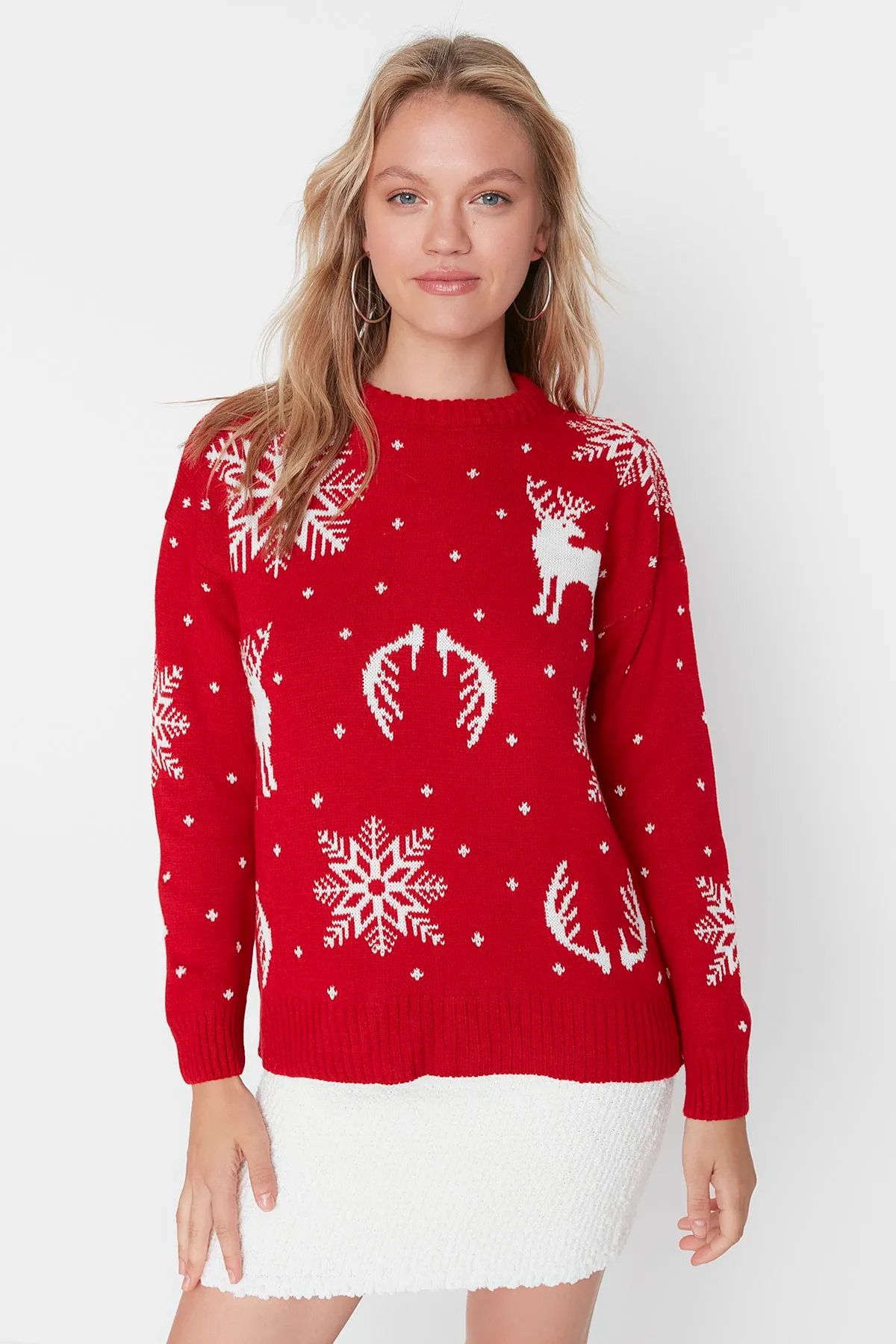 Trendyol Collection  Roter selbstgemusterter Strickpullover mit Rundhalsausschnitt TWOAW23KZ01591
