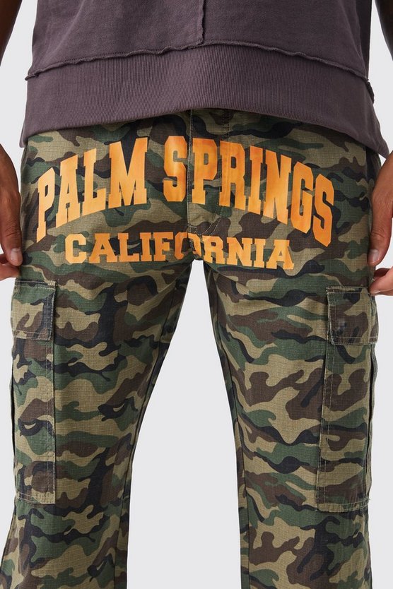 Tall lockere Camouflage Cargo-Hose mit Slogan-Print