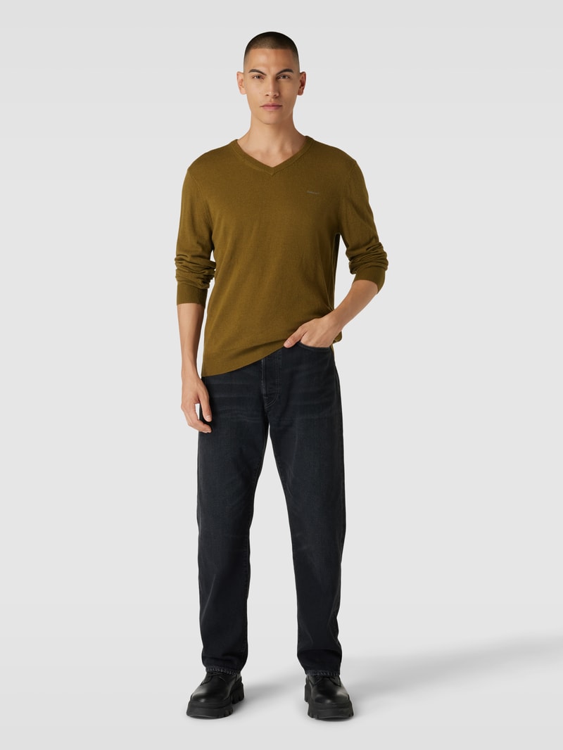 Strickpullover aus Lammwoll-Mix mit V-Ausschnitt in olivgrün
