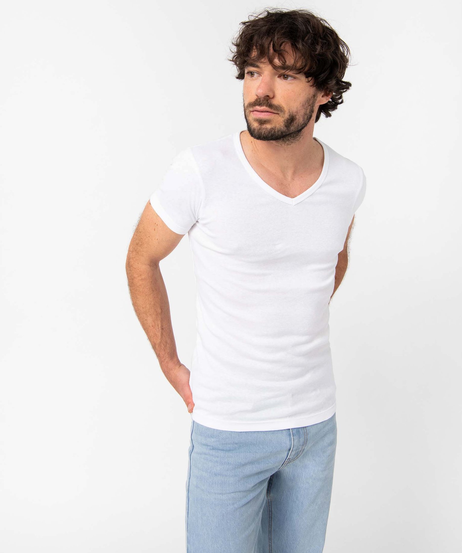 Tee-shirt homme à manches courtes et col V en coton biologi... blanc | GEMO