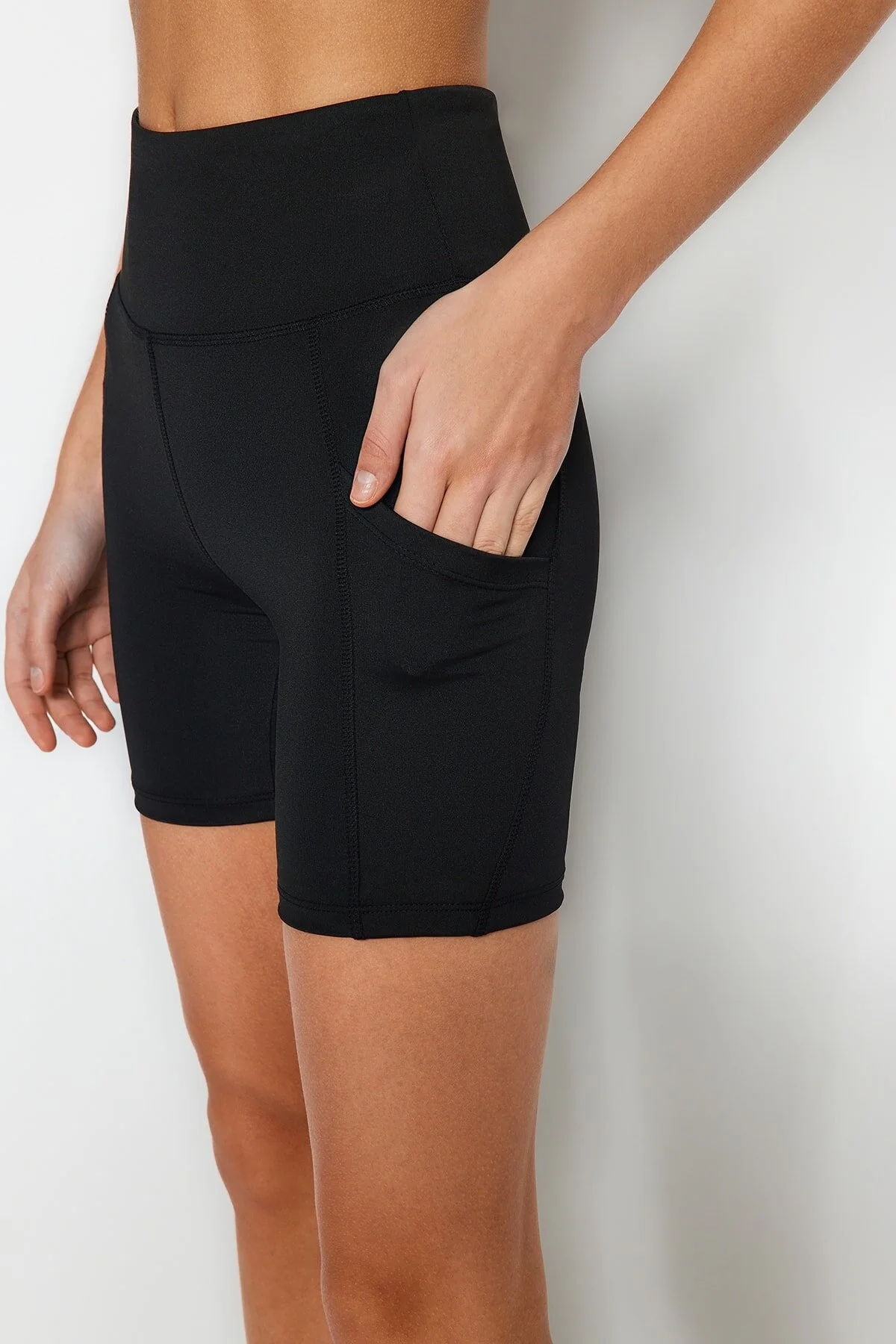 Trendyol Collection  Schwarze Restorer High Waist Strick-Sportshorts/kurze Leggings mit Taschendetail TWOAW21SR0033