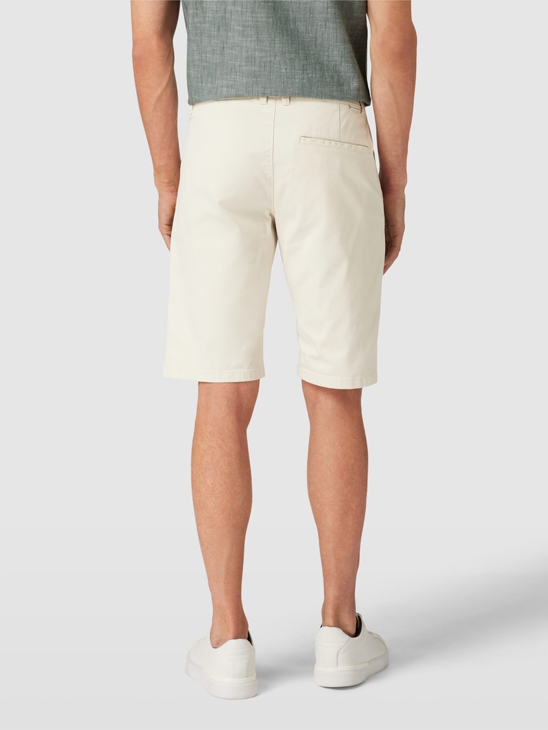 Chinoshorts mit französischen Eingrifftaschen in offwhite